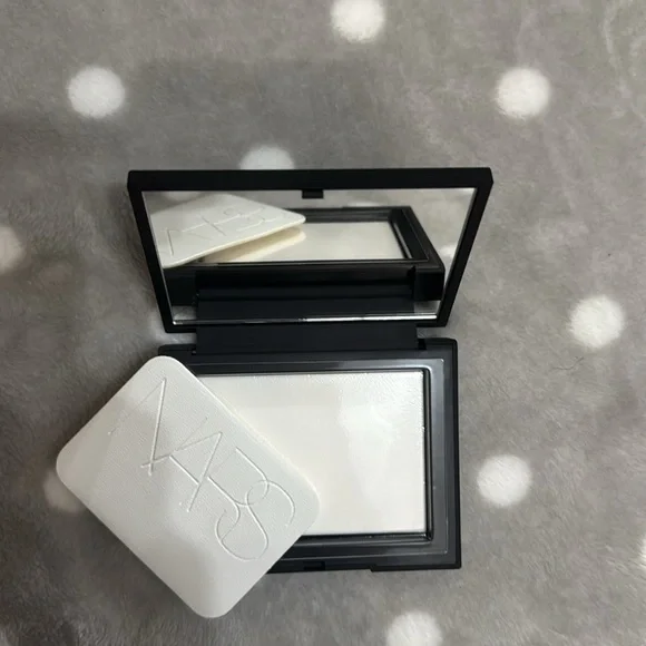 Nars Light Perfecting Setting Powder - Pressed - Picture 8 of 12